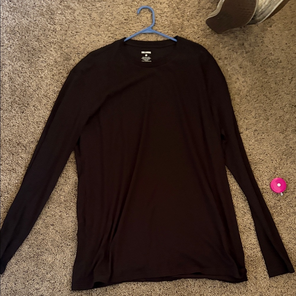 Elegant Black Long Sleeve Tee for Men